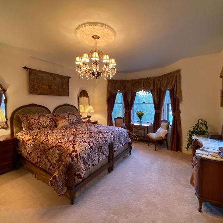 Breese Inn Екстериор снимка