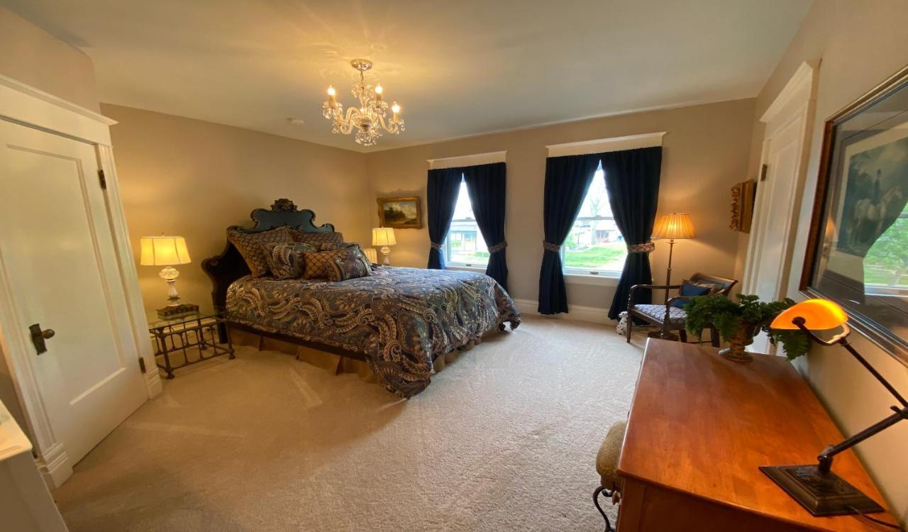 Breese Inn Екстериор снимка