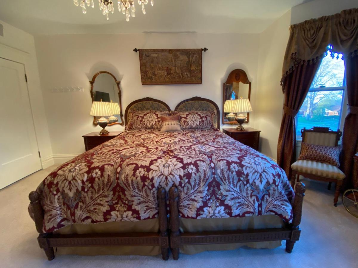 Breese Inn Екстериор снимка