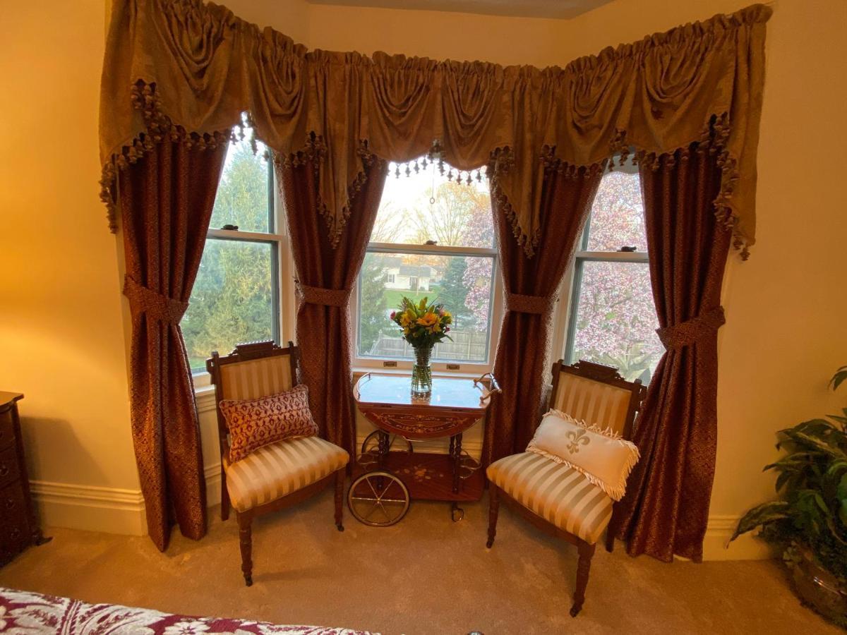 Breese Inn Екстериор снимка